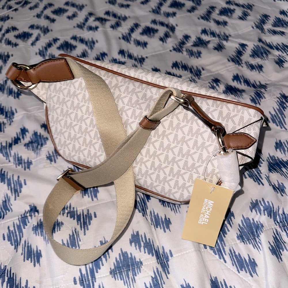 Michael Kors Women Maisie Large 2 In 1 Waistpack Fanny Pack Belt Bag (Vanilla)